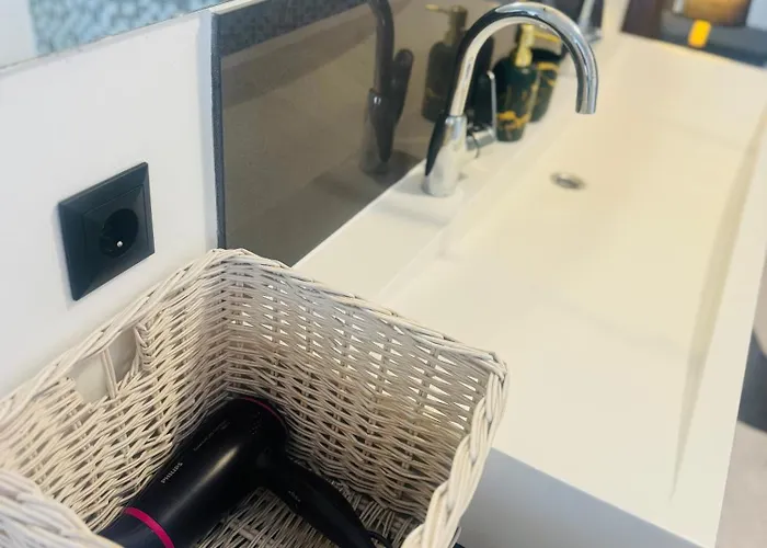 Vincentow Apartment *